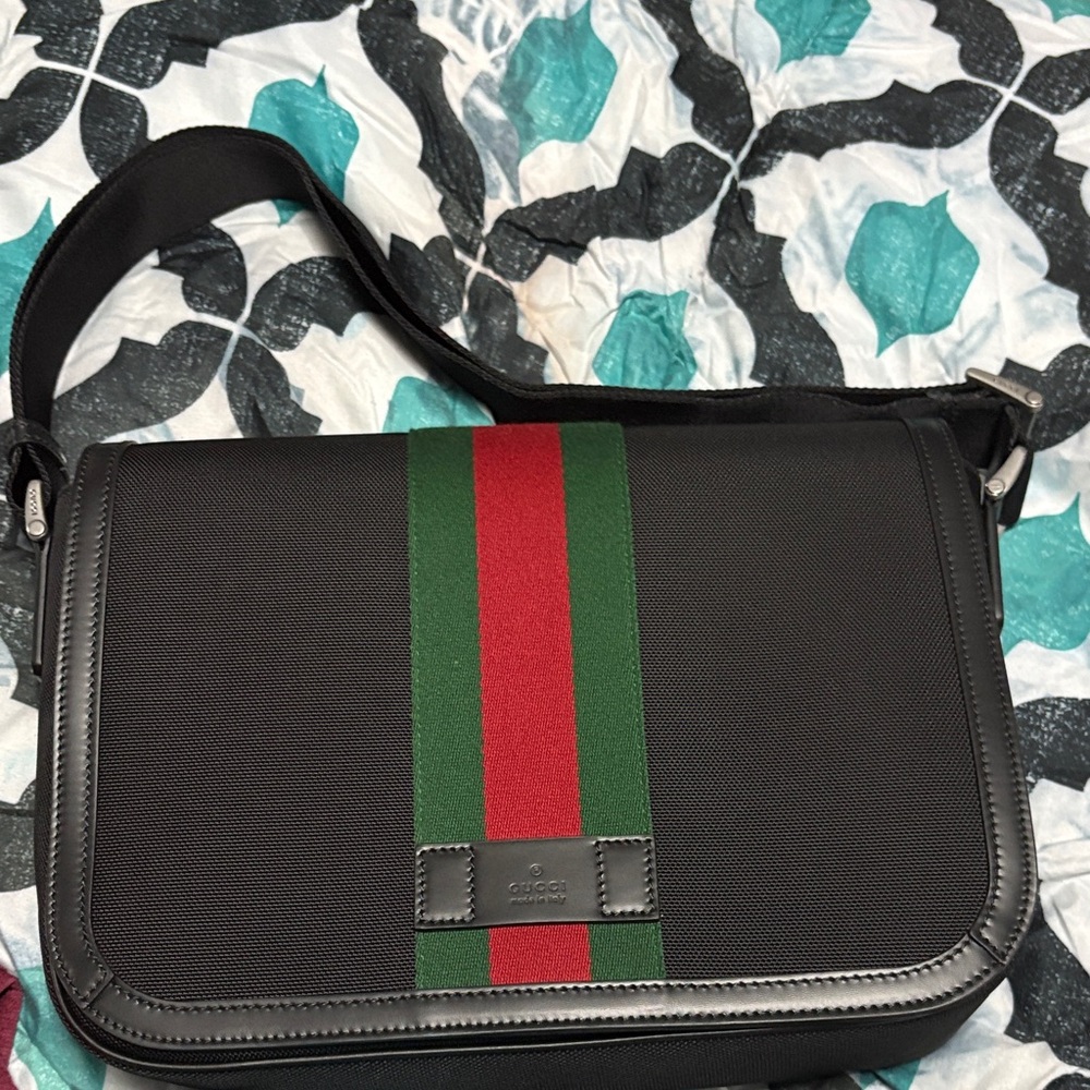 Gucci Men's Messenger Bag in Black with Red and Green Stripes